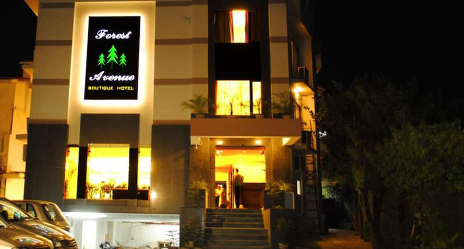 https://imgcld.yatra.com/ytimages/image/upload/t_hotel_yatra_details_desktop/v1479803522/Domestic Hotels/Hotels_Dehradun/Hotel Forest Avenue/Overview.jpg